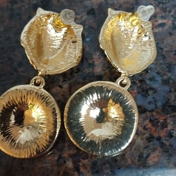 Lion Motif Gold Earrings..large - Picture 2 of 4